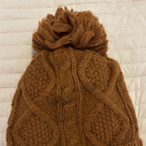 Cozy Brown Knit Pom-Pom Beanie - Picture 6 of 6
